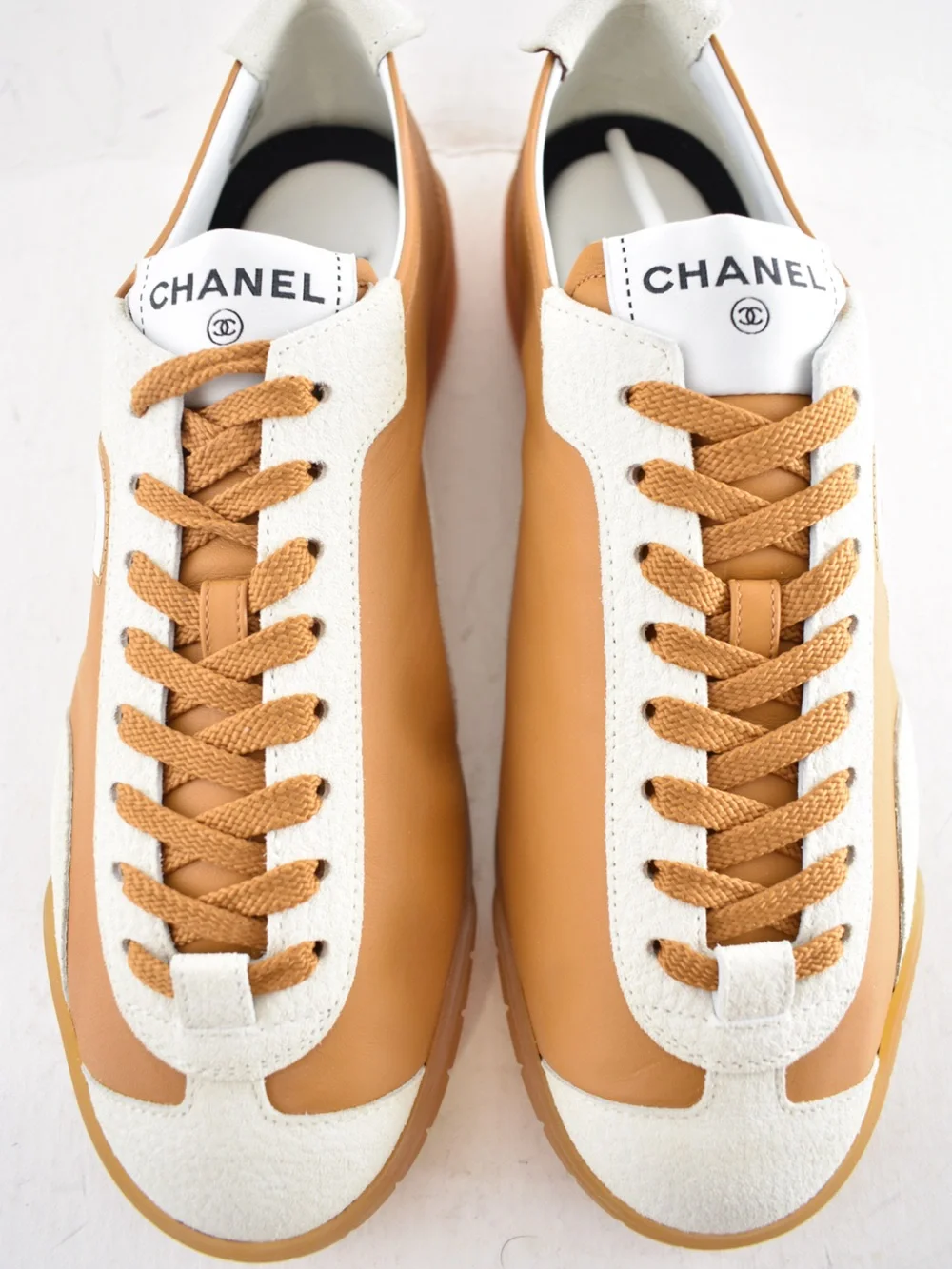 Chanel 26P Brown White Leather Suede CC Logo Flat Runner Trainer Sneaker 39.5 - Picture 9 of 16